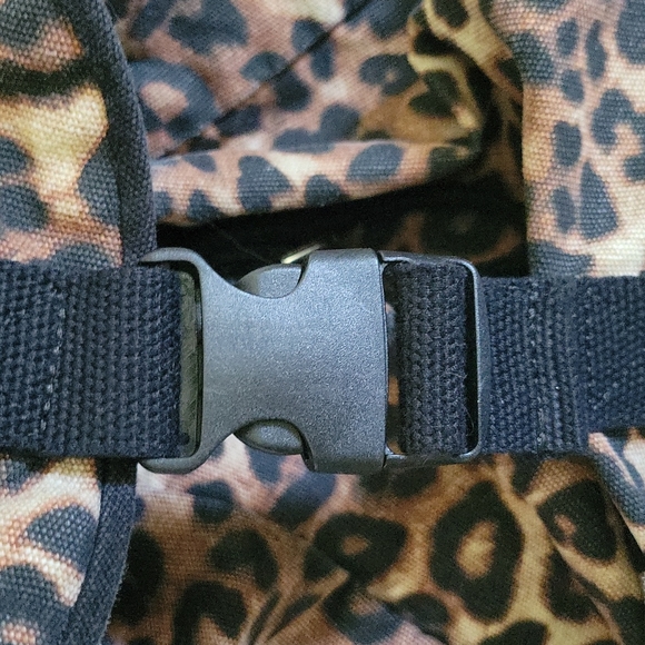 PINK vs leopard backpack - Picture 5 of 5